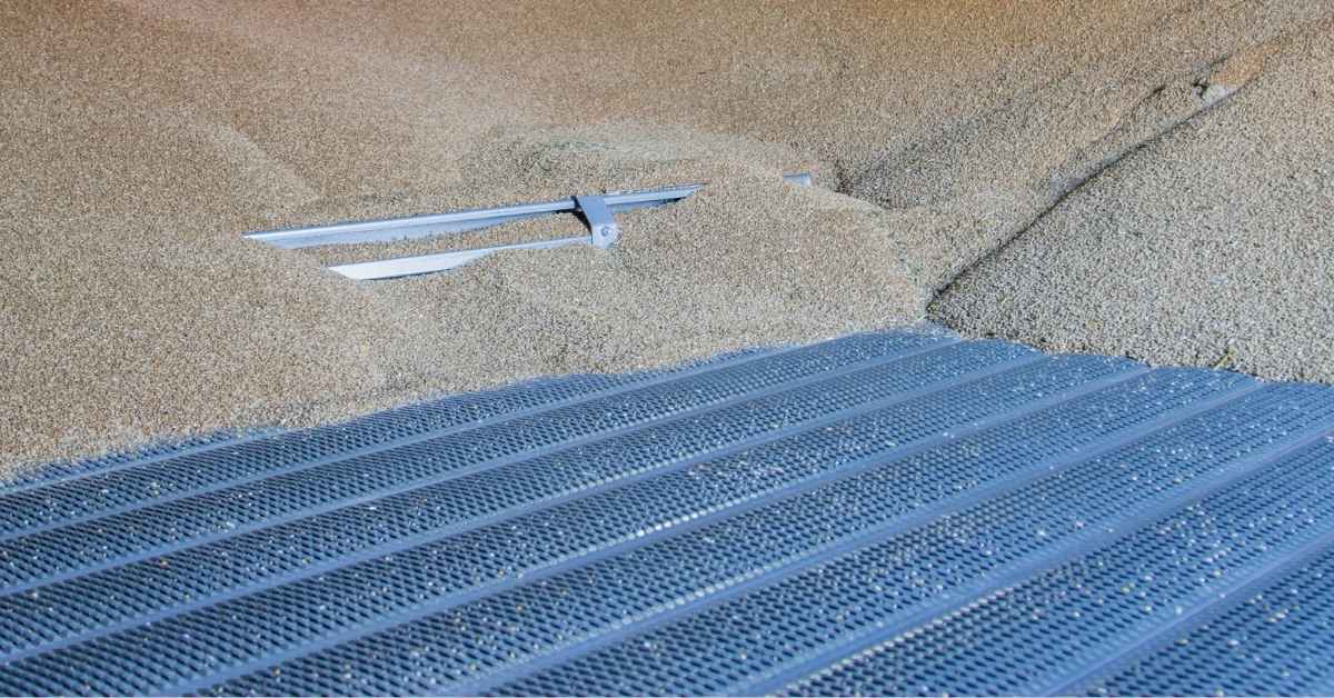 grain drying and storage on perforated metal floor